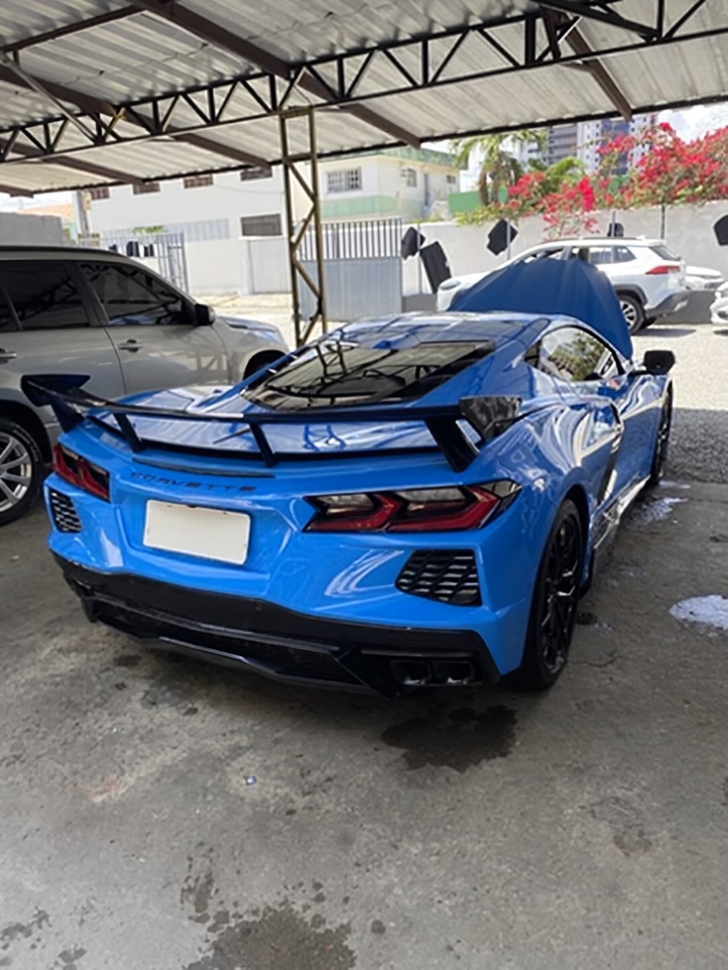 Chevrolet Corvette C8 azul na MG1050