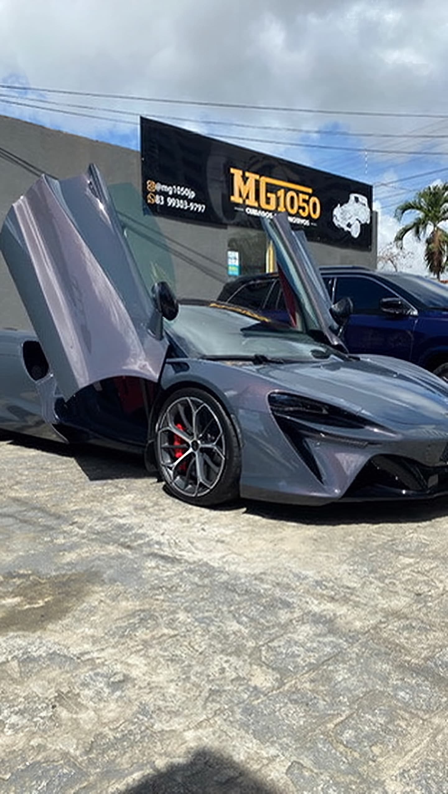 McLaren Artura cinza detalhado na MG1050