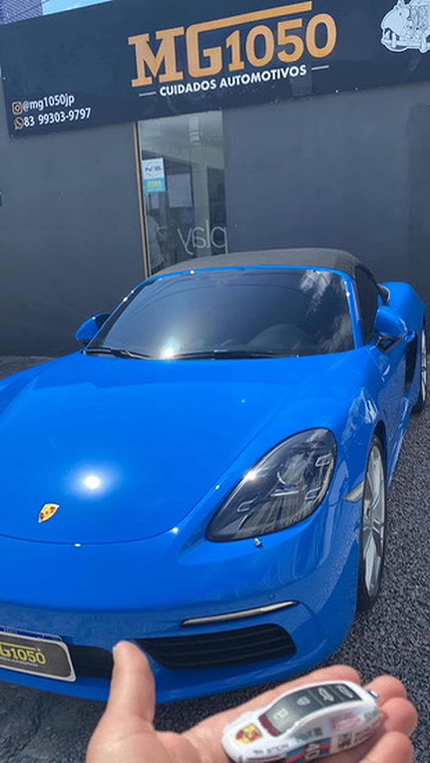 Porsche 718 azul na MG1050